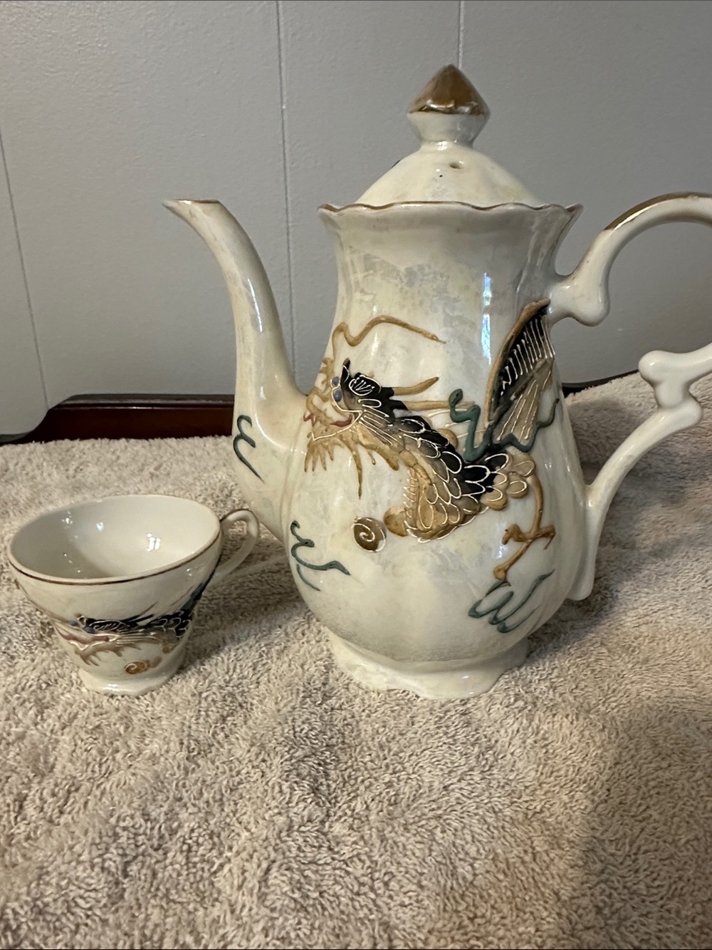 Vintage Dragonware Teapot and Cup Teapot and Cup Set - White and Gold